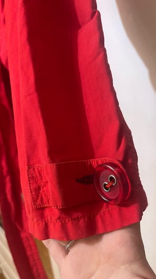 Gabardina/trench roja ligera talla L