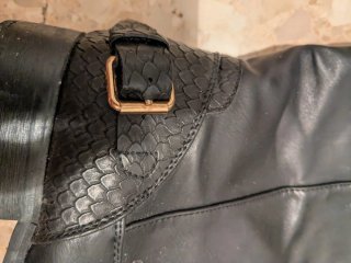 Botas altas negras con hebilla