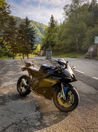 Yamaha R9 Negra Deportiva