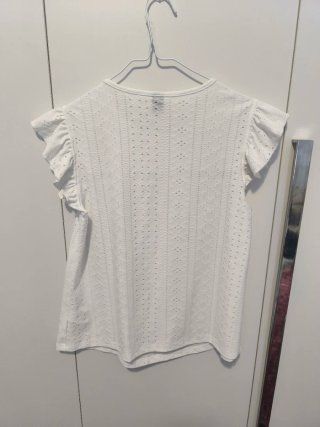 Camiseta blanca Shein bordada volantes