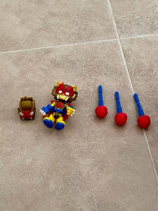 Superthings Tigerbot con 2 figuras