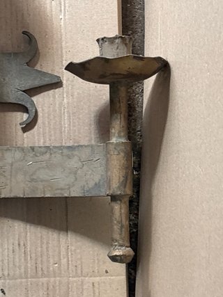 Aplique de pared no electrificado. De hierro.
