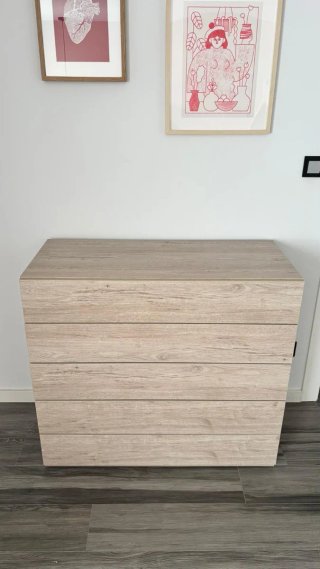 Dormitorio moderno completo, cama, mesitas, cómoda
