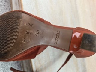 Sandalias Bebece Marrones Tacón Bajo