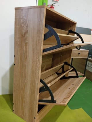 Zapatero de madera y metal
