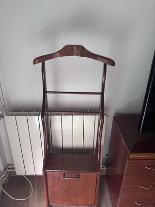 Cómoda de 3 cajones + 2 mesitas de noche + galán