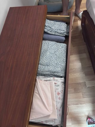 Cómoda de 3 cajones + 2 mesitas de noche + galán