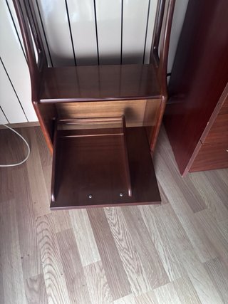 Cómoda de 3 cajones + 2 mesitas de noche + galán