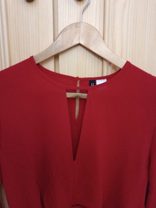 Blusa corta roja con escote en V