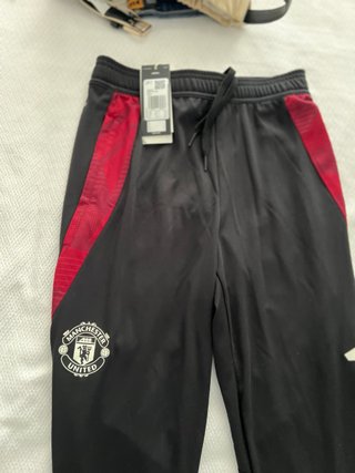 Pantalón Mánchester United Adidas Negro/Rojo