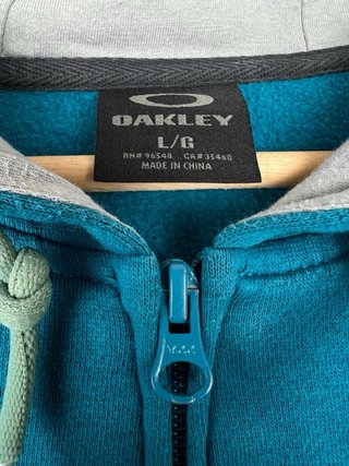 Sudadera Oakley con cremallera y logo bordado Tall