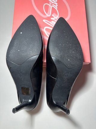Zapatos de tacón de piel negros marca Menbur