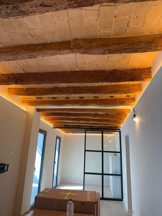 Chorro y limpieza manual de superficies de madera