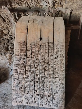 Trillo de madera antiguo