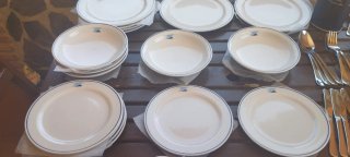 Vajilla y cubertería completa BIDASOA de porcelana