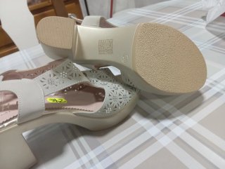 Sandalias mujer verano beige y oro