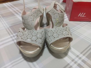 Sandalias mujer verano beige y oro