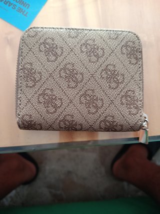Monedero Guess Estampado Marrón Dorado