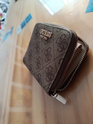 Monedero Guess Estampado Marrón Dorado