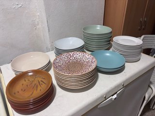 Surtido Platos Cerámica y Porcelana