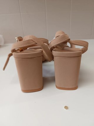Sandalias Shein tacón tobillo beige talla 40