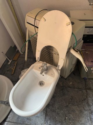 Bidé de cerámica blanco
