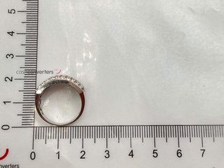 anillo oro 18k con diamante