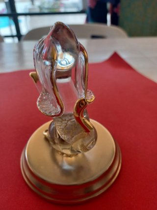 Figurita perro cristal dorado