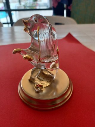 Figurita perro cristal dorado