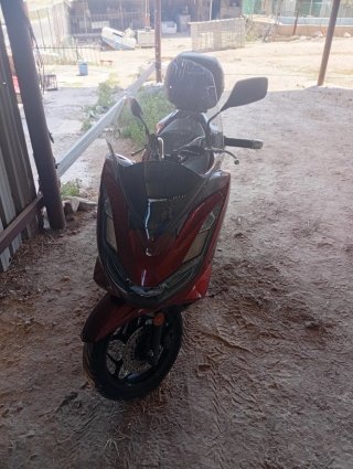 Moto Scooter Negra y roja