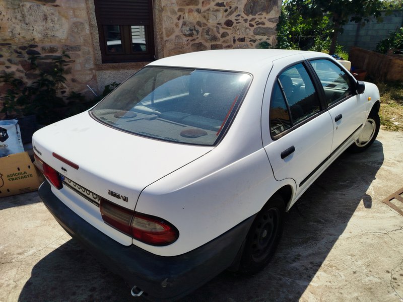 Nissan Almera 1999 - foto 1