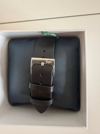 Reloj Lacoste correa de cuero.