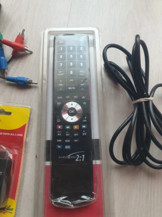 Pacchetto cavi RCA, HDMI e telecomando TV