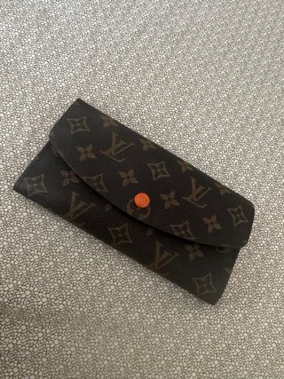 Portafoglio Louis Vuitton marrone con bottone aran
