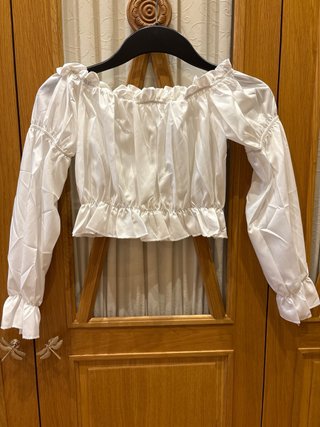 Blusa corta blanca escotada