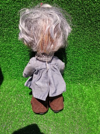 Muñeca pintora vintage antigua