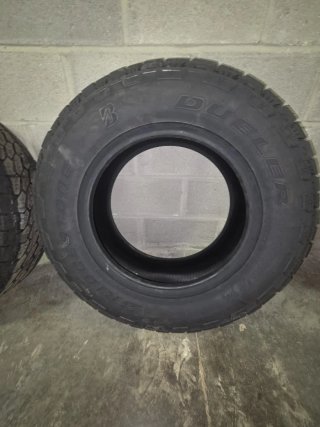 Bridgestone Dueler 265/65 R17
