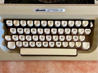 Máquina de Escribir Olivetti Lettera 25