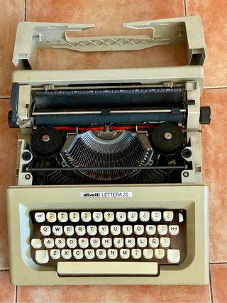 Máquina de Escribir Olivetti Lettera 25