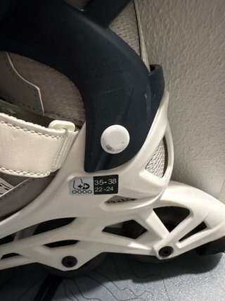 Patines en línea grises y negros + protecciones