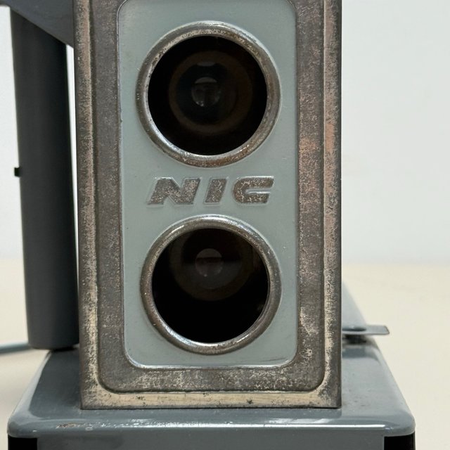 Antiguo cine proyector NIC con 31 peliculas y caja