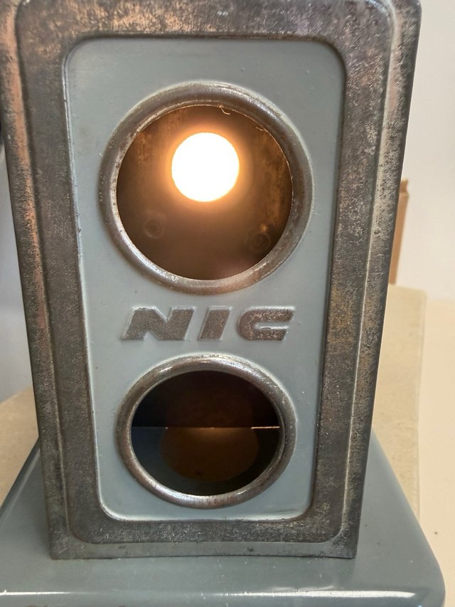 Antiguo cine proyector NIC con 31 peliculas y caja