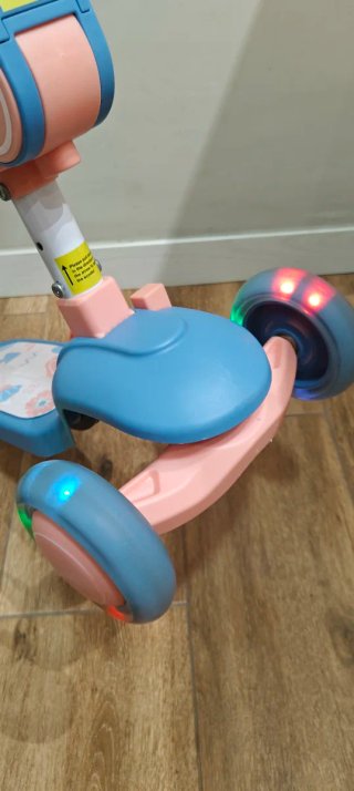 Patinete infantil 2 en 1. Ruedas LED