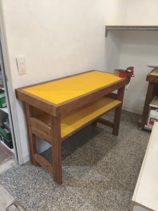 Banco de trabajo con tornillo