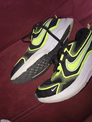 Nike Bambas Negras y Amarillas