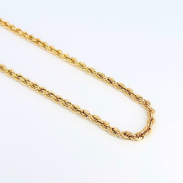 Cadena Salomónica de oro de 18k, 10.19 g, 62.5 cm.