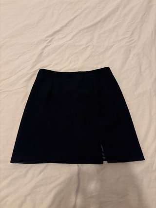 Falda negra con abertura talla M