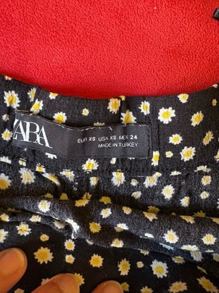 Falda pantalón flores negra