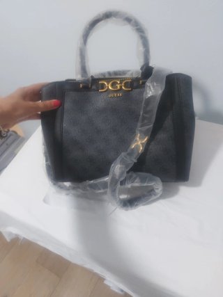 Borsa Guess tracolla nera e oro