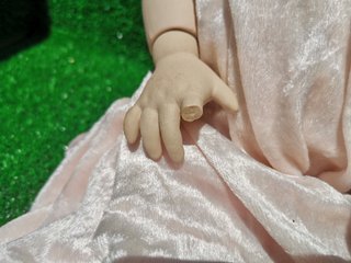 Preciosa muñeca antigua de porcelana